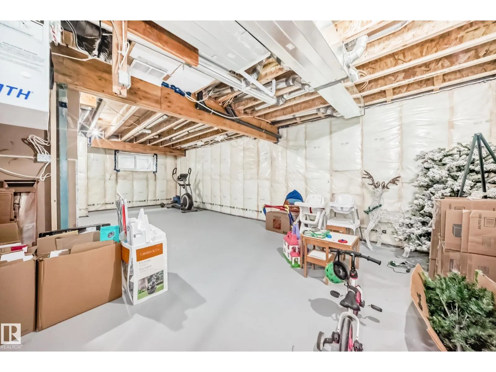 14 EDGEFIELD WY