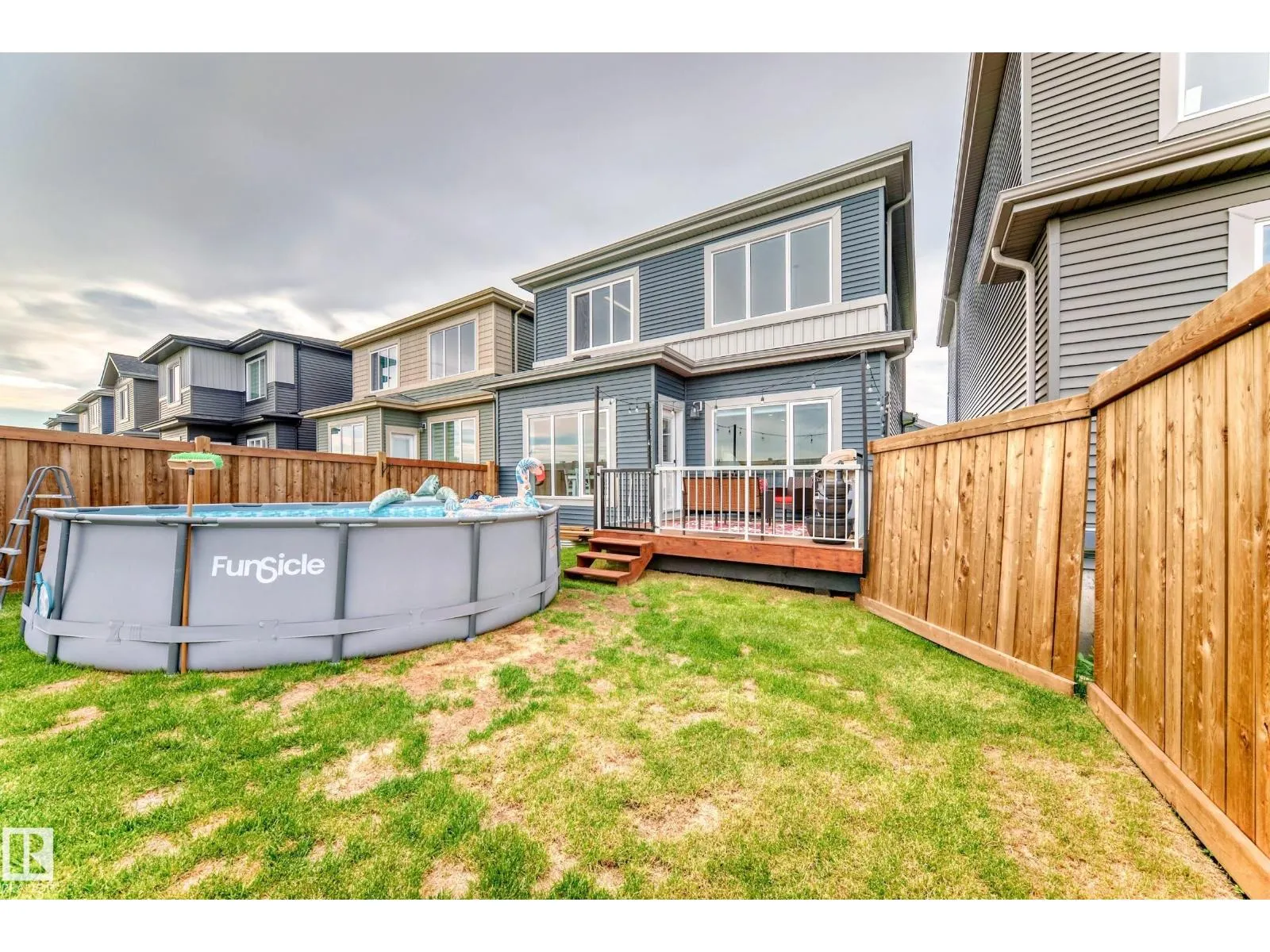 14 EDGEFIELD WY