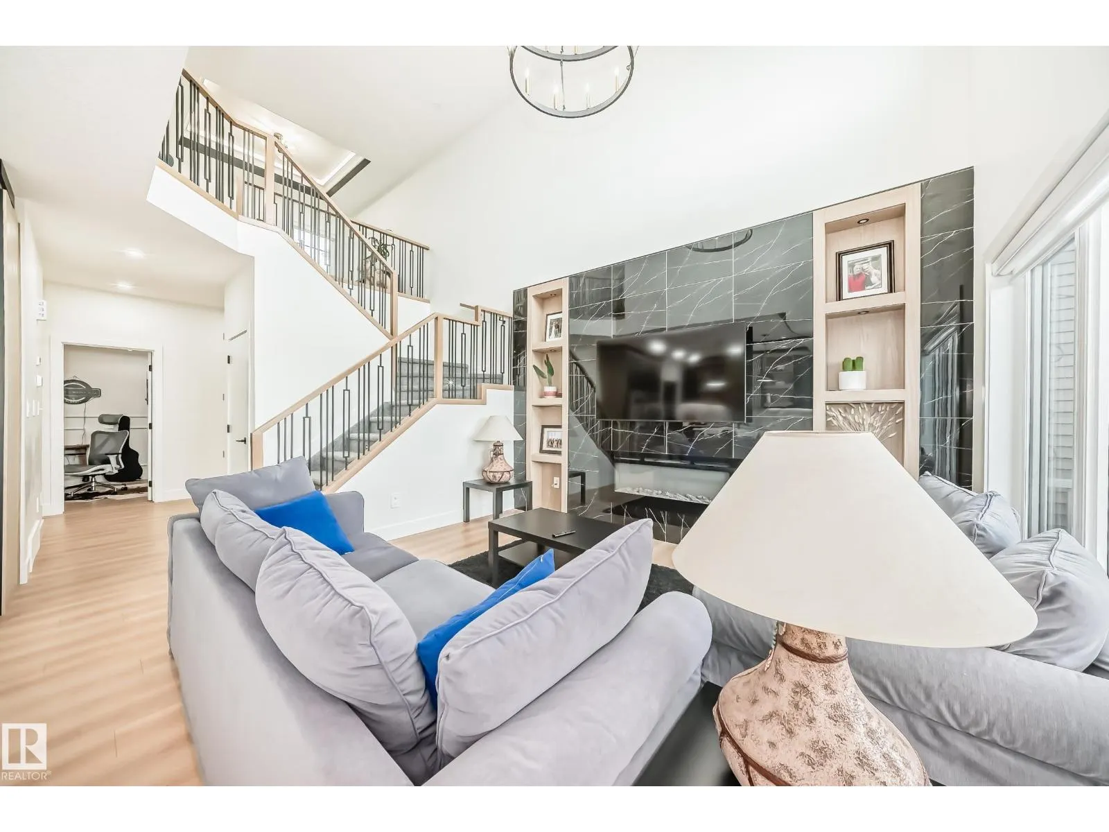 14 EDGEFIELD WY