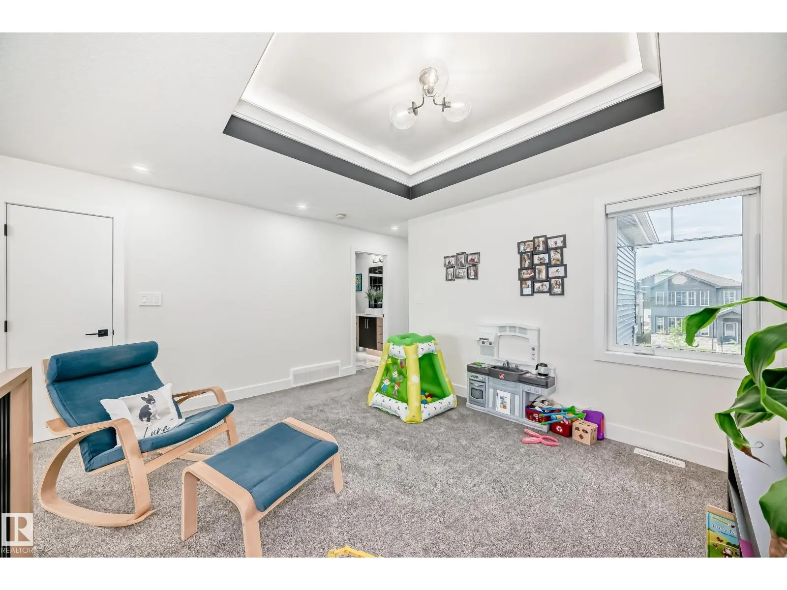 14 EDGEFIELD WY
