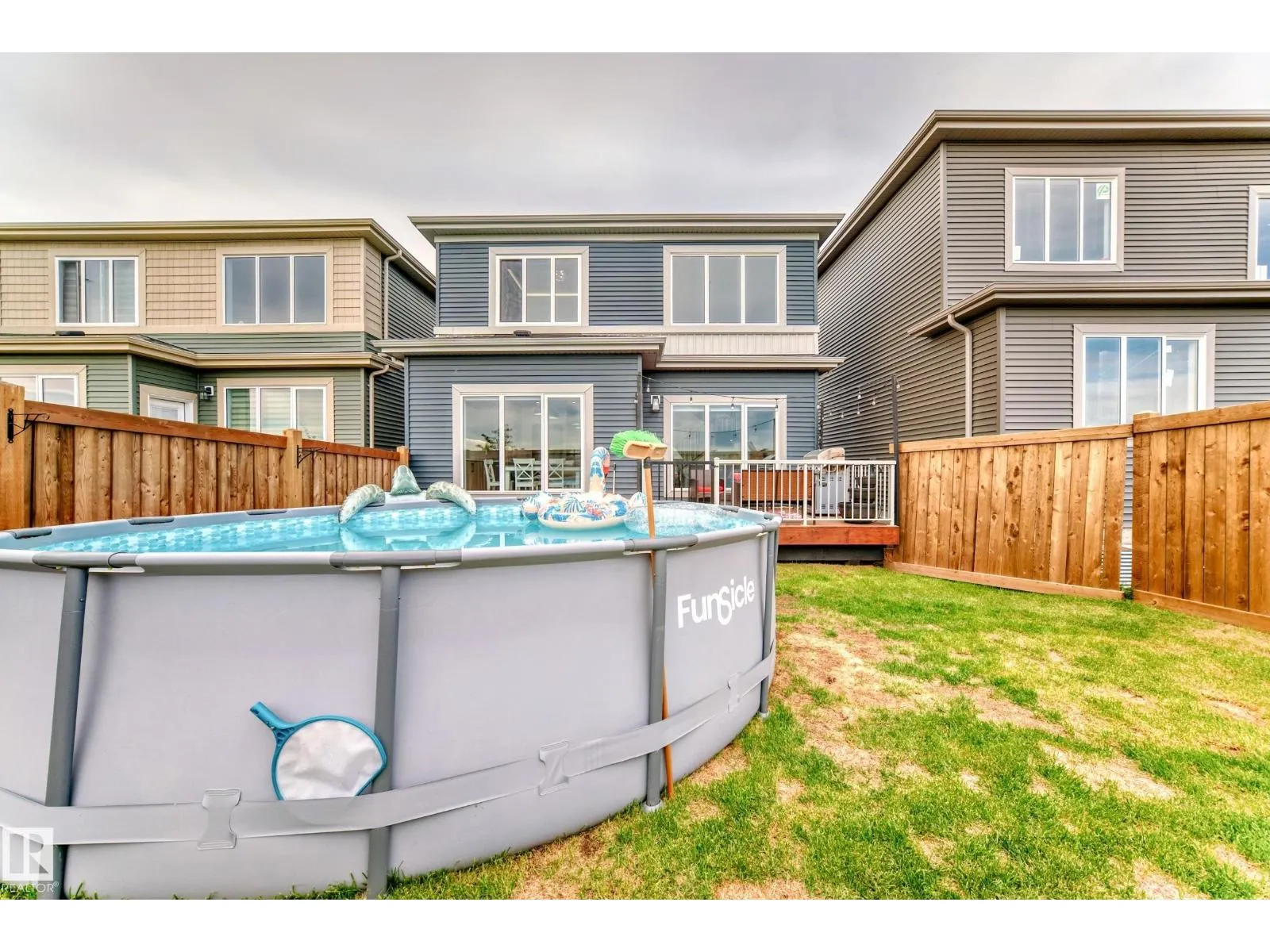 14 EDGEFIELD WY