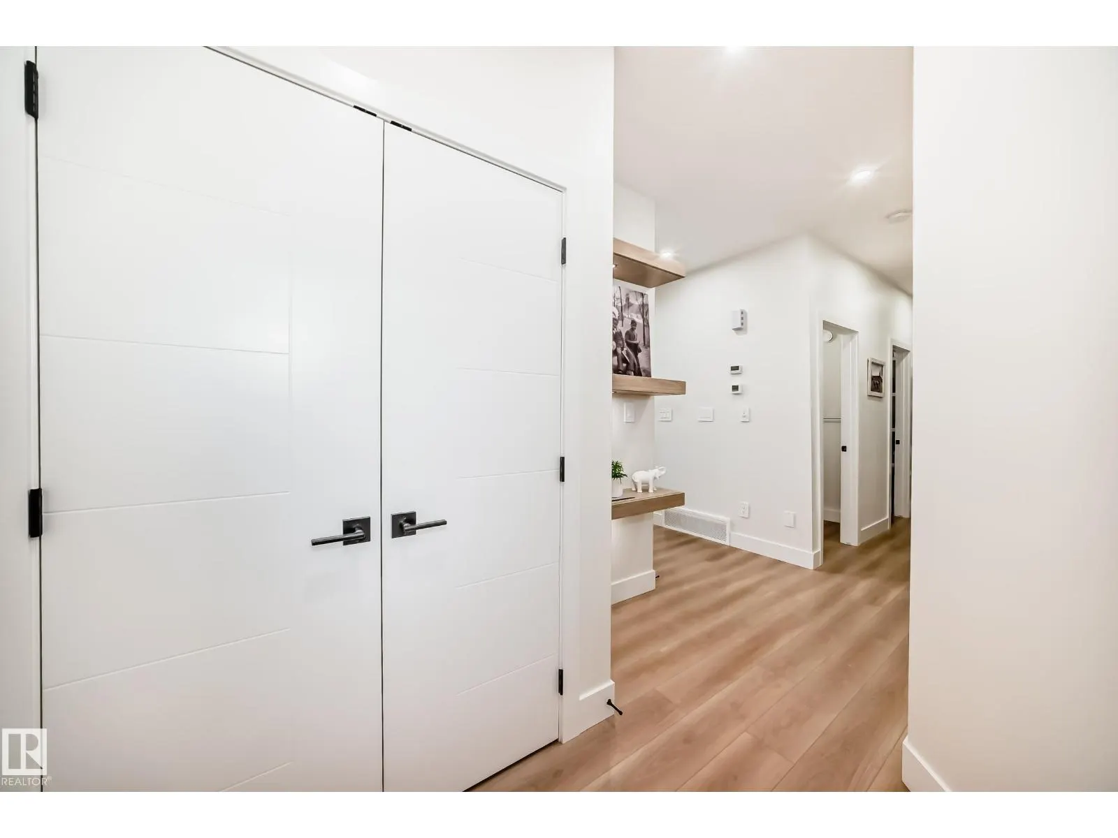 14 EDGEFIELD WY