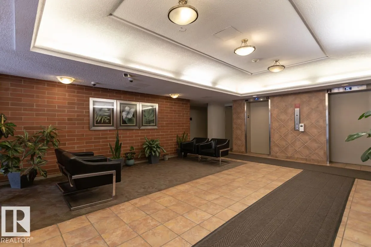 #206 9917 110 ST NW