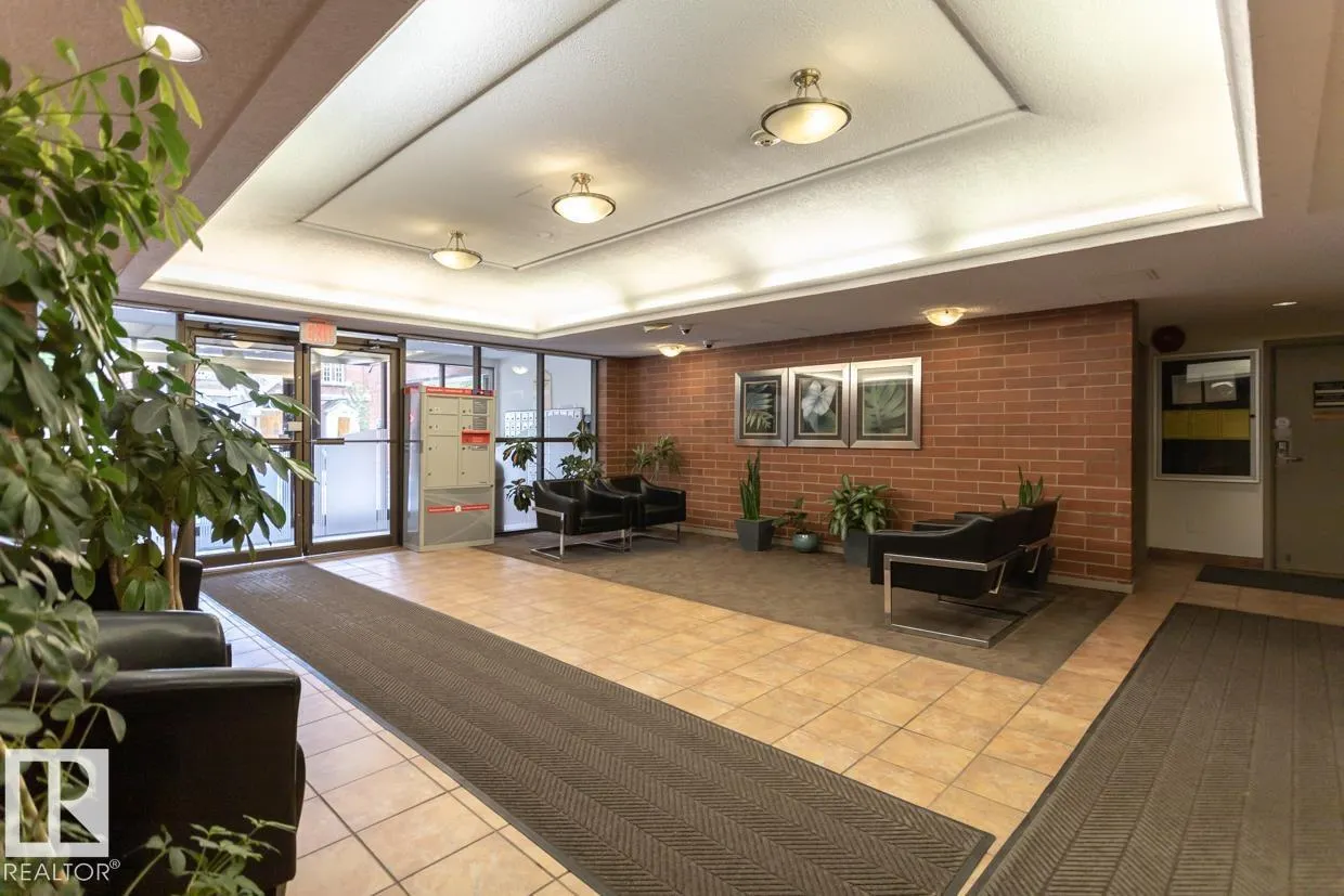 #206 9917 110 ST NW