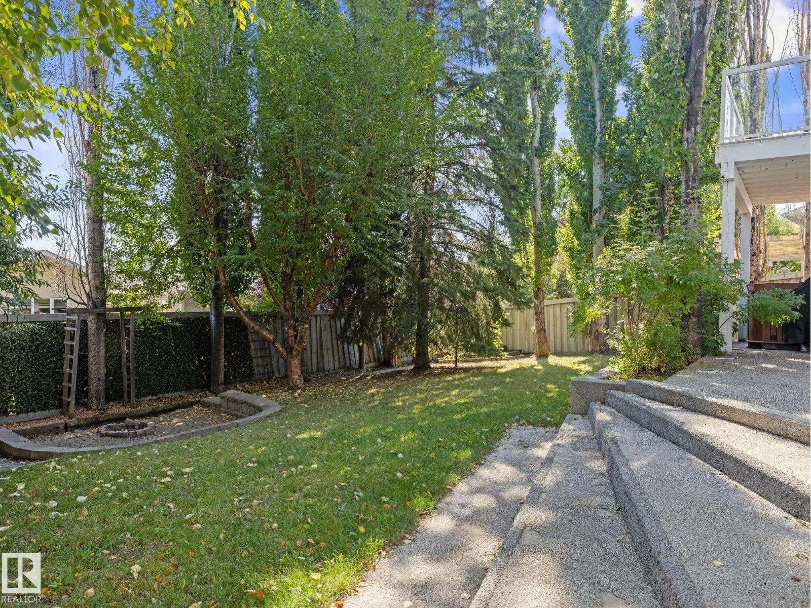 29 OAKDALE PL