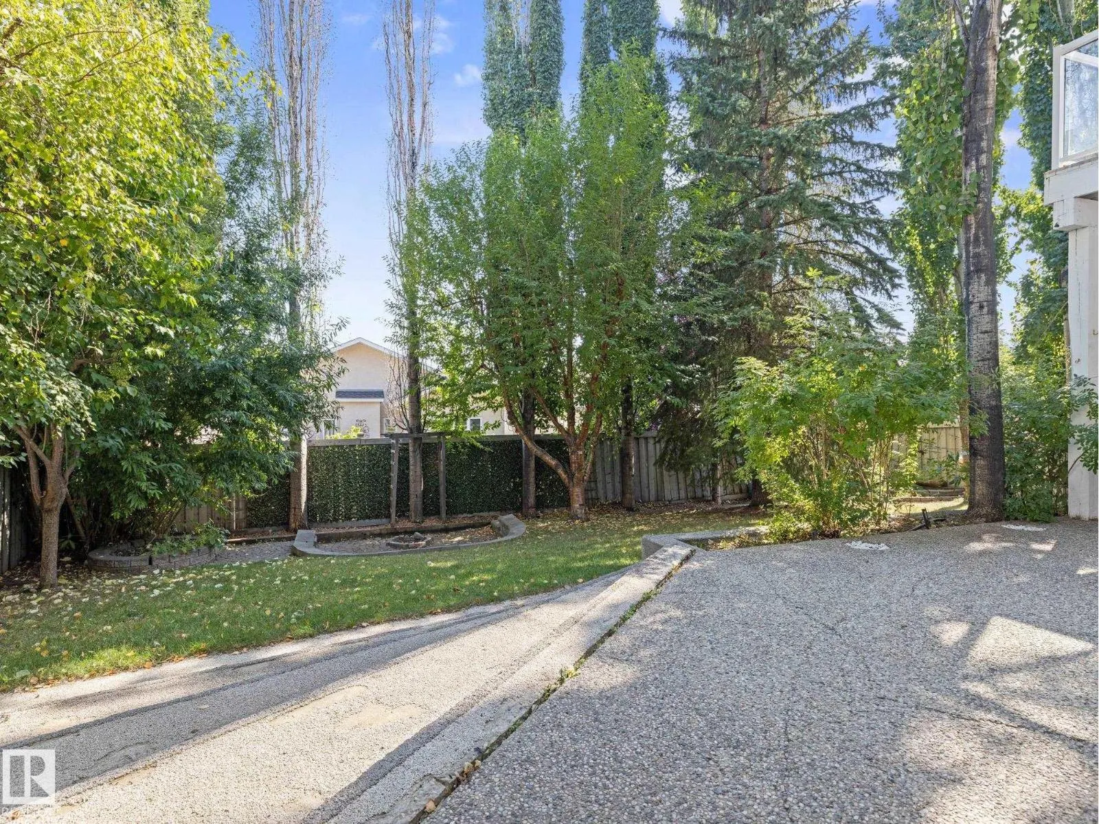 29 OAKDALE PL