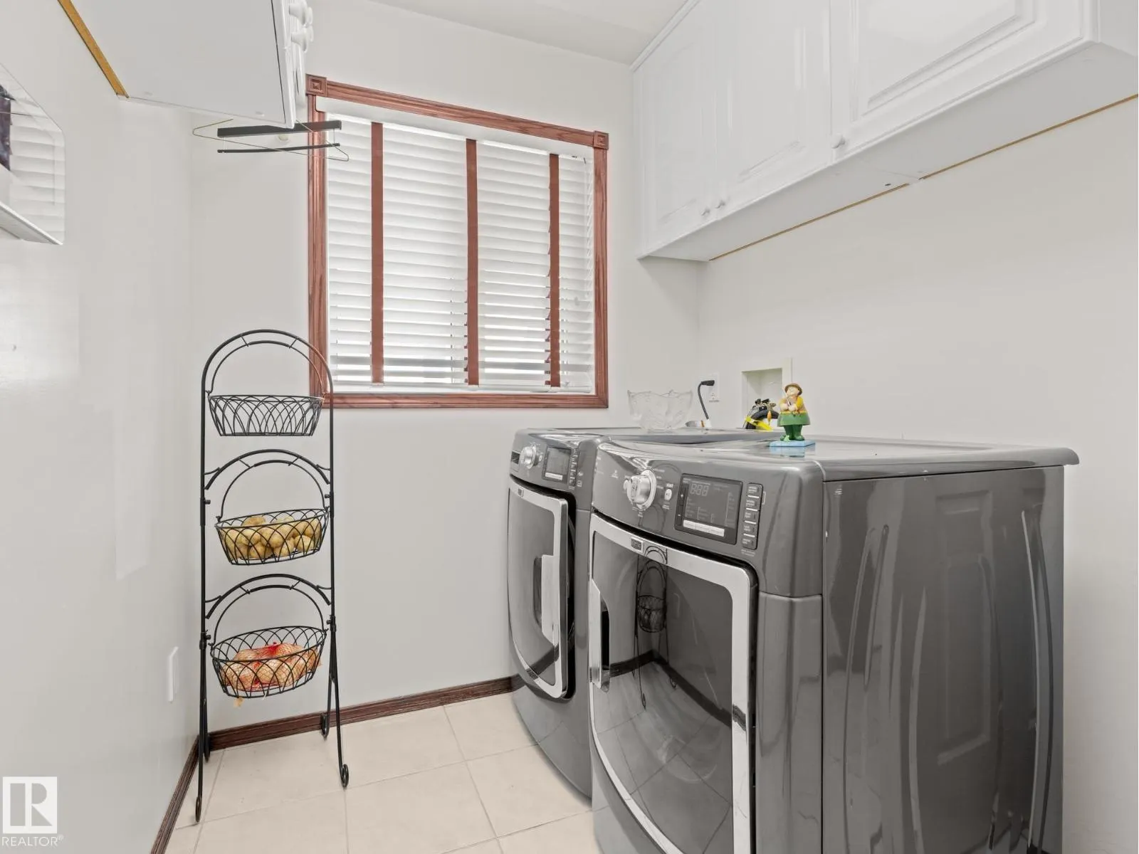 29 OAKDALE PL