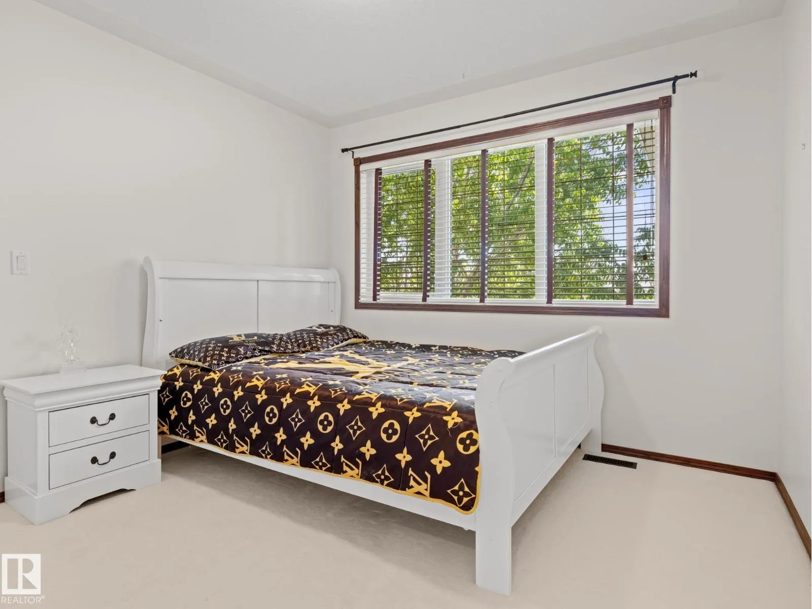 29 OAKDALE PL