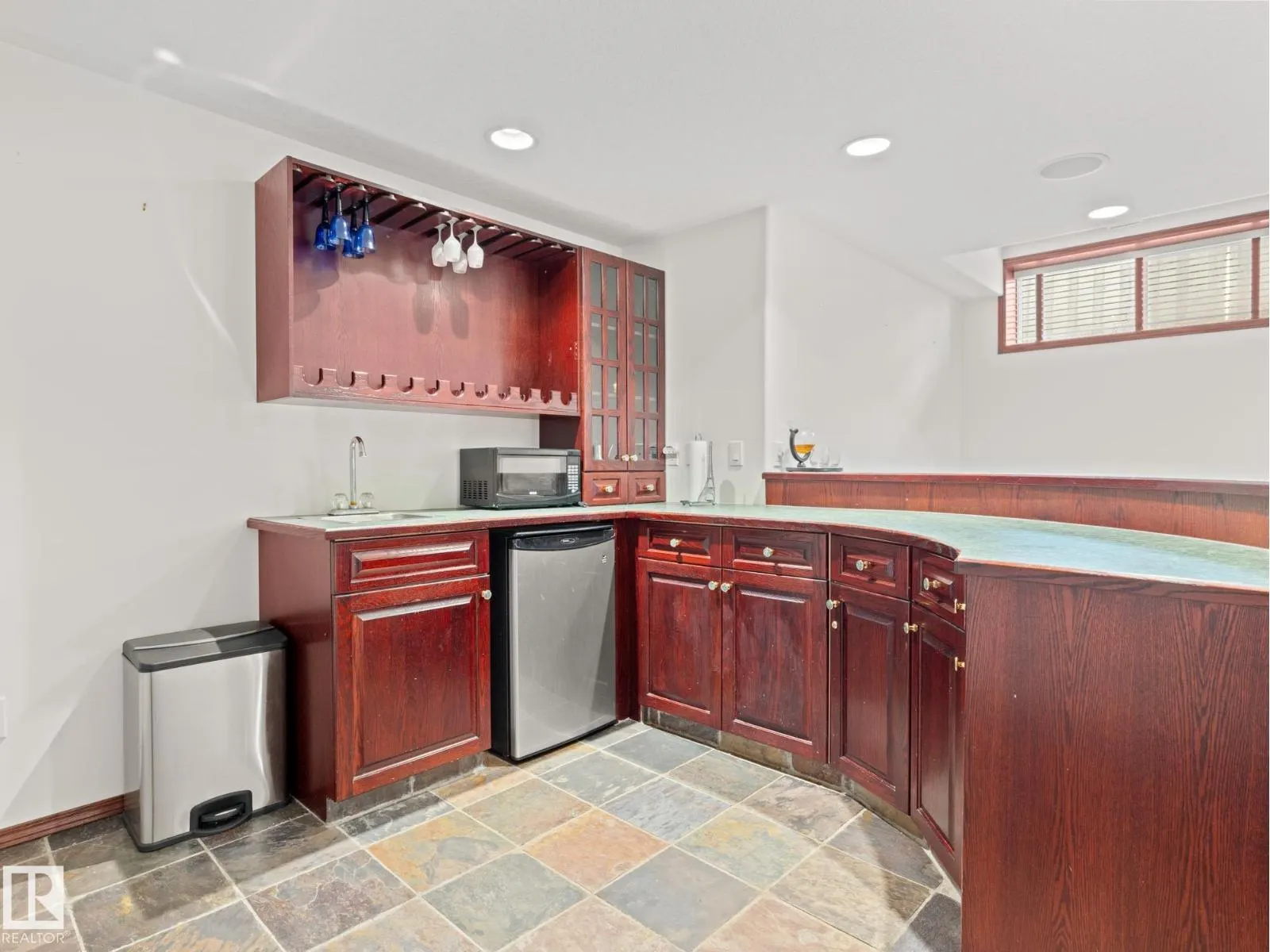29 OAKDALE PL