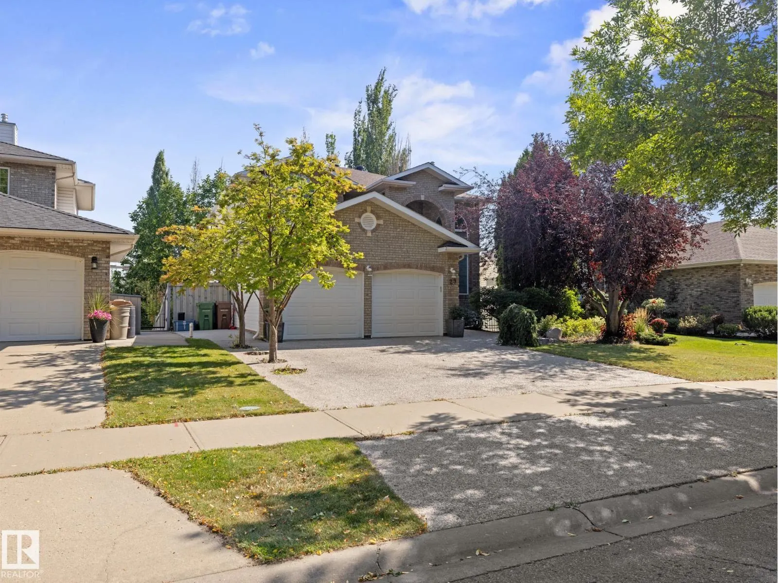 29 OAKDALE PL