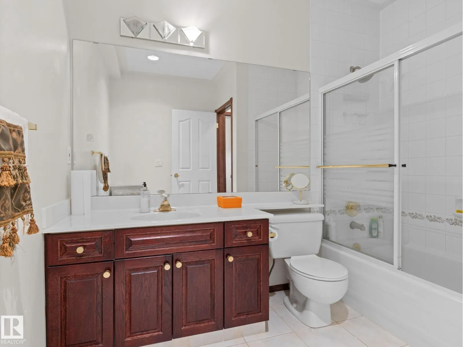 29 OAKDALE PL