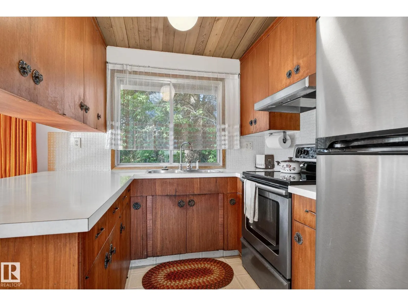 9937 82 ST NW