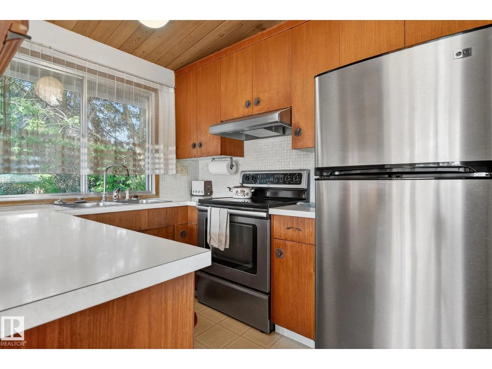 9937 82 ST NW