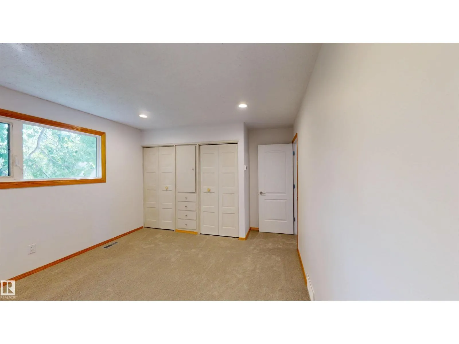 18503 92 AV NW