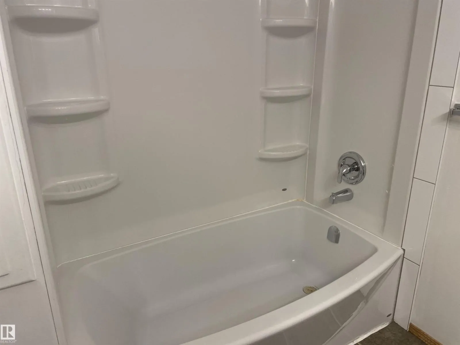 18503 92 AV NW