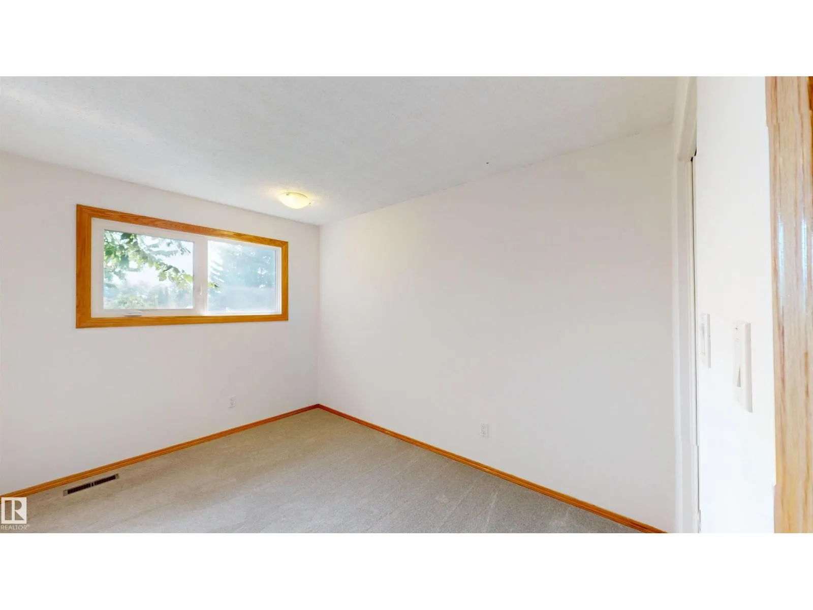 18503 92 AV NW