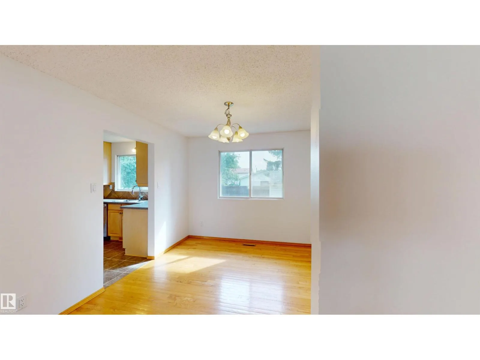 18503 92 AV NW