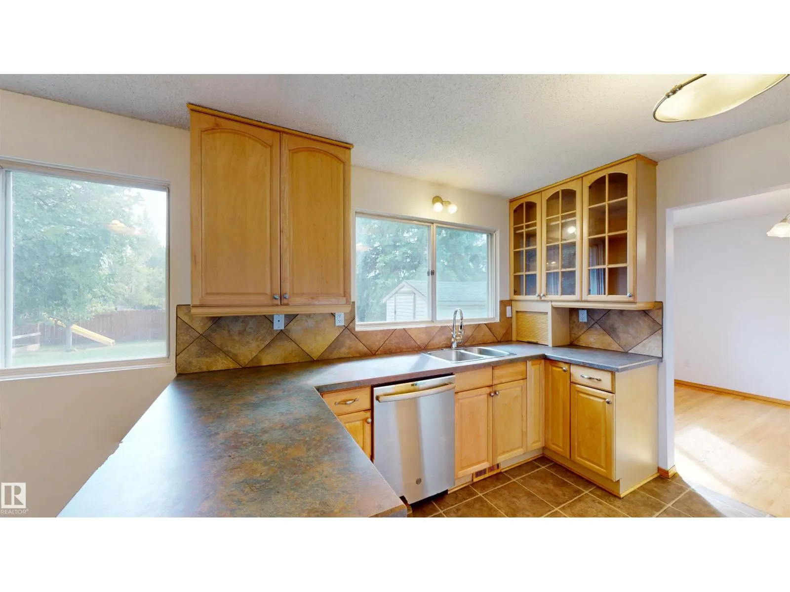 18503 92 AV NW