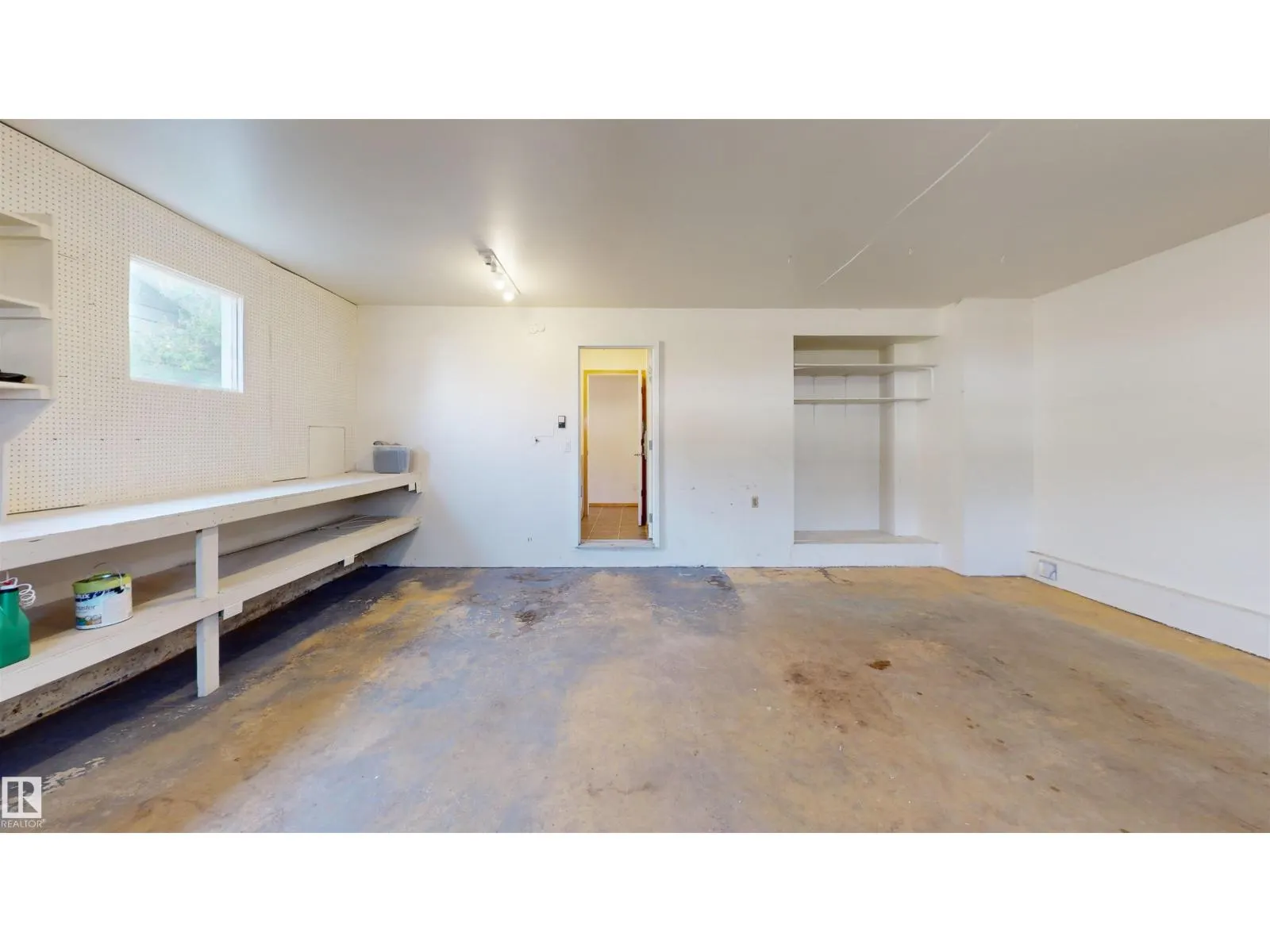 18503 92 AV NW