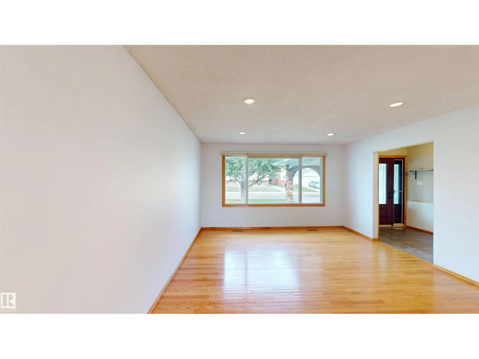18503 92 AV NW