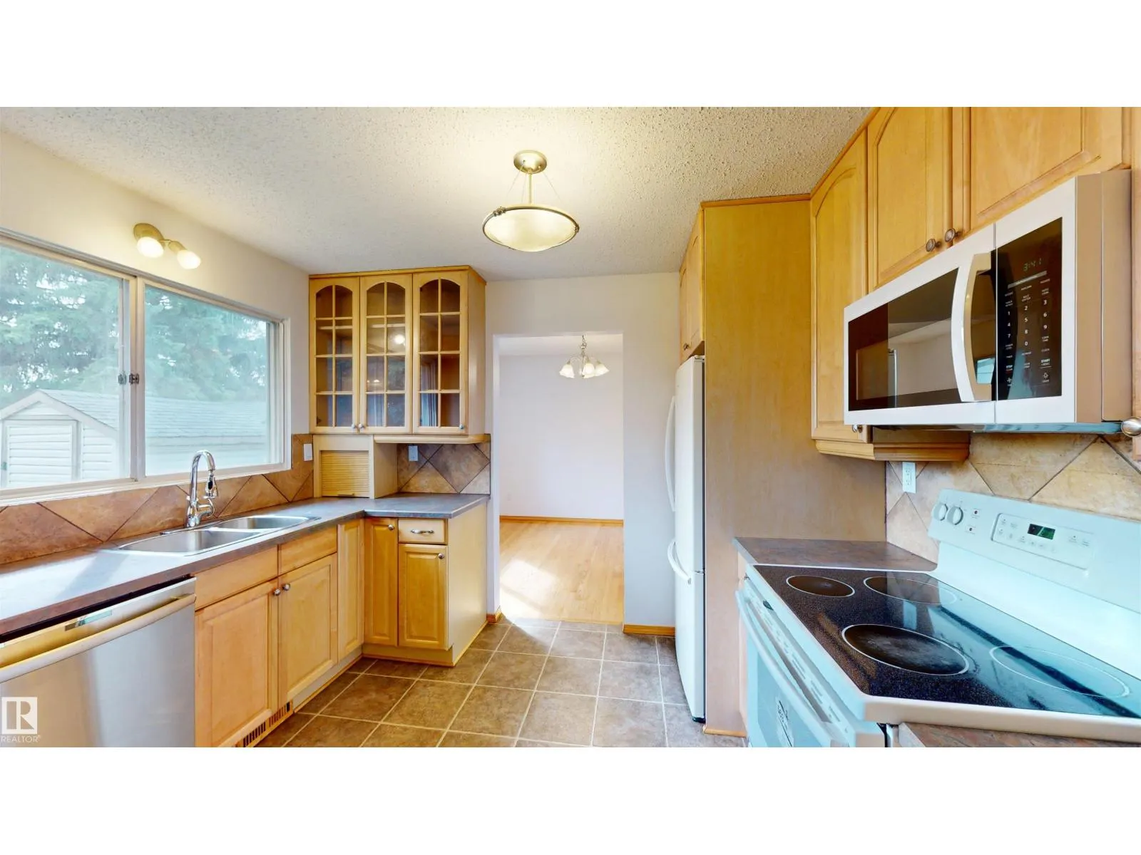18503 92 AV NW
