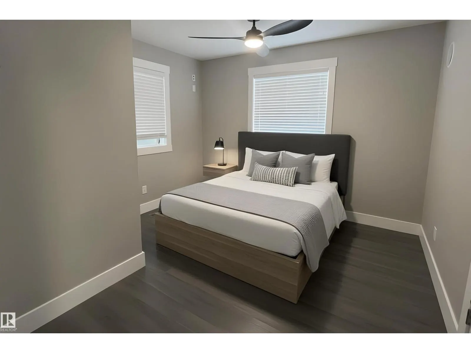 58 LAMPLIGHT DR