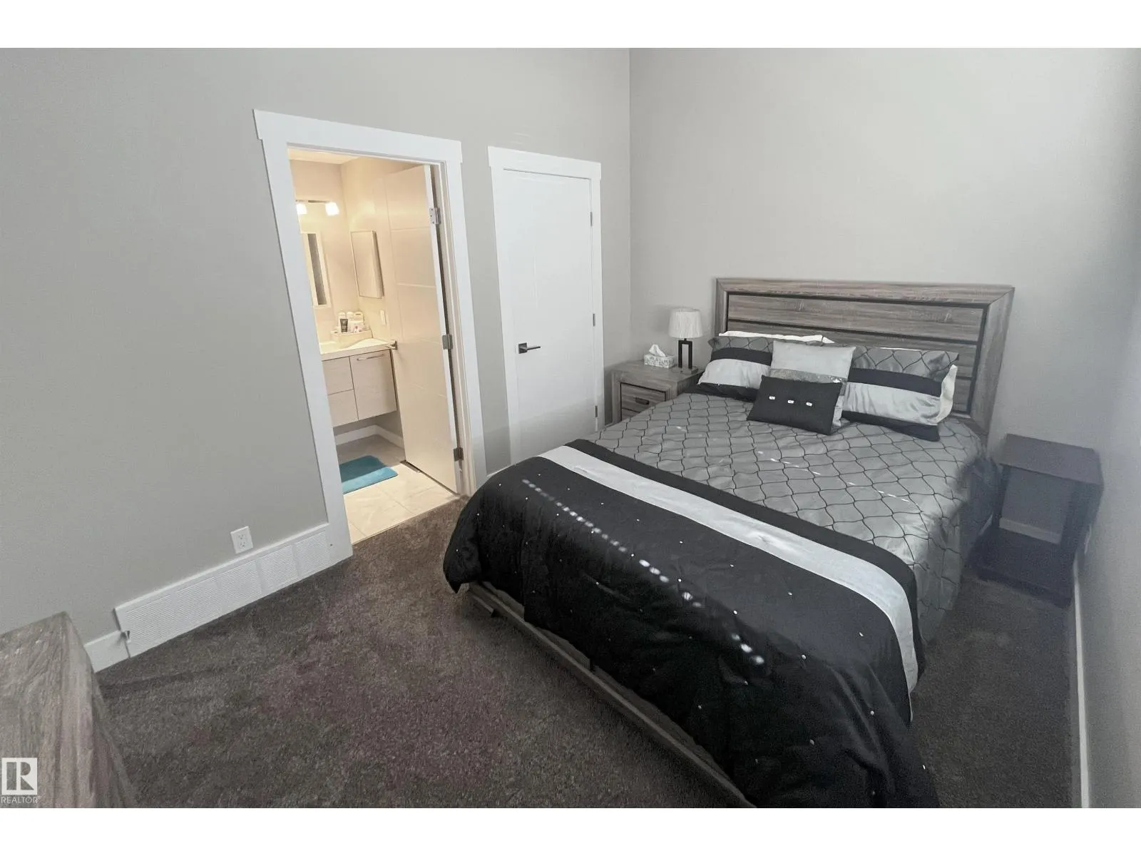 58 LAMPLIGHT DR