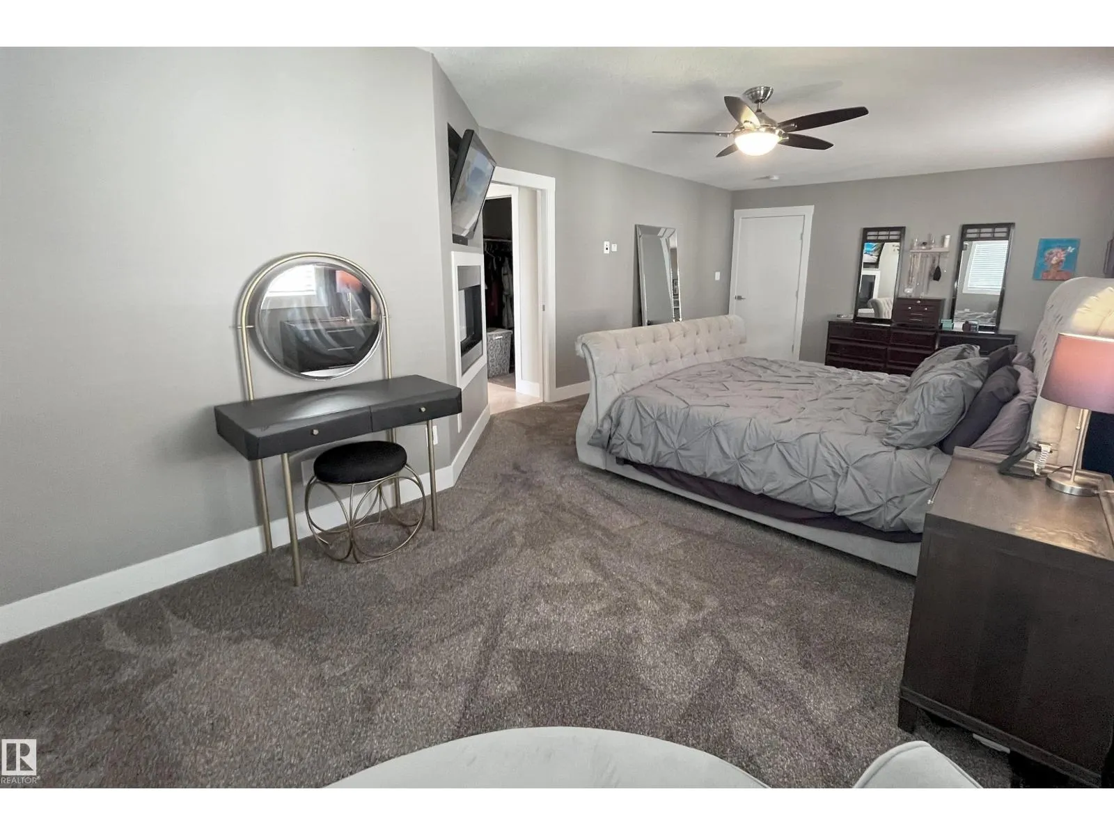 58 LAMPLIGHT DR