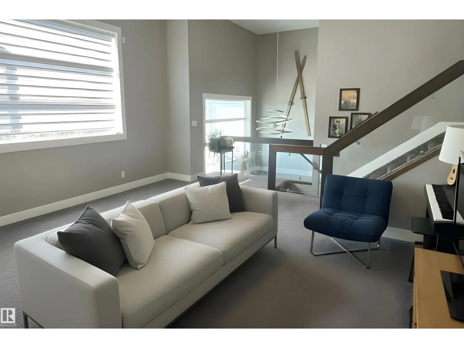 58 LAMPLIGHT DR