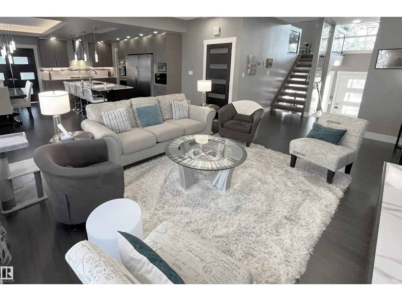 58 LAMPLIGHT DR