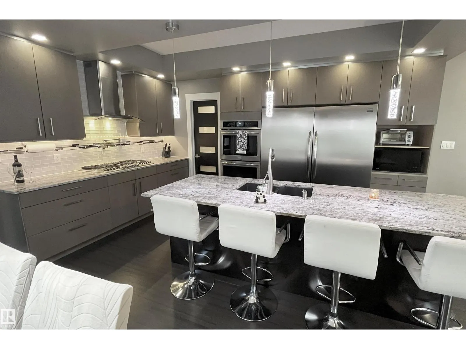 58 LAMPLIGHT DR