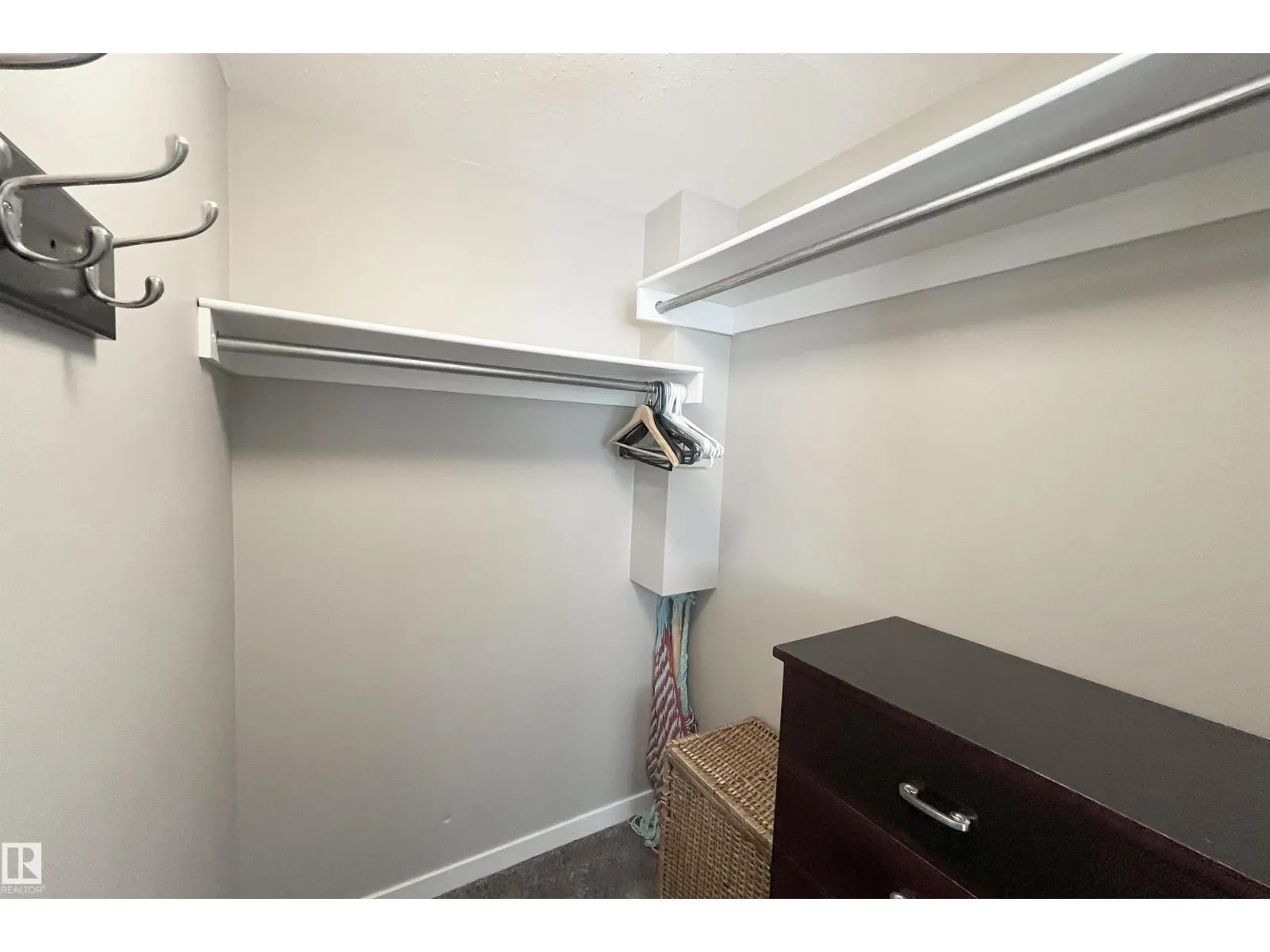58 LAMPLIGHT DR