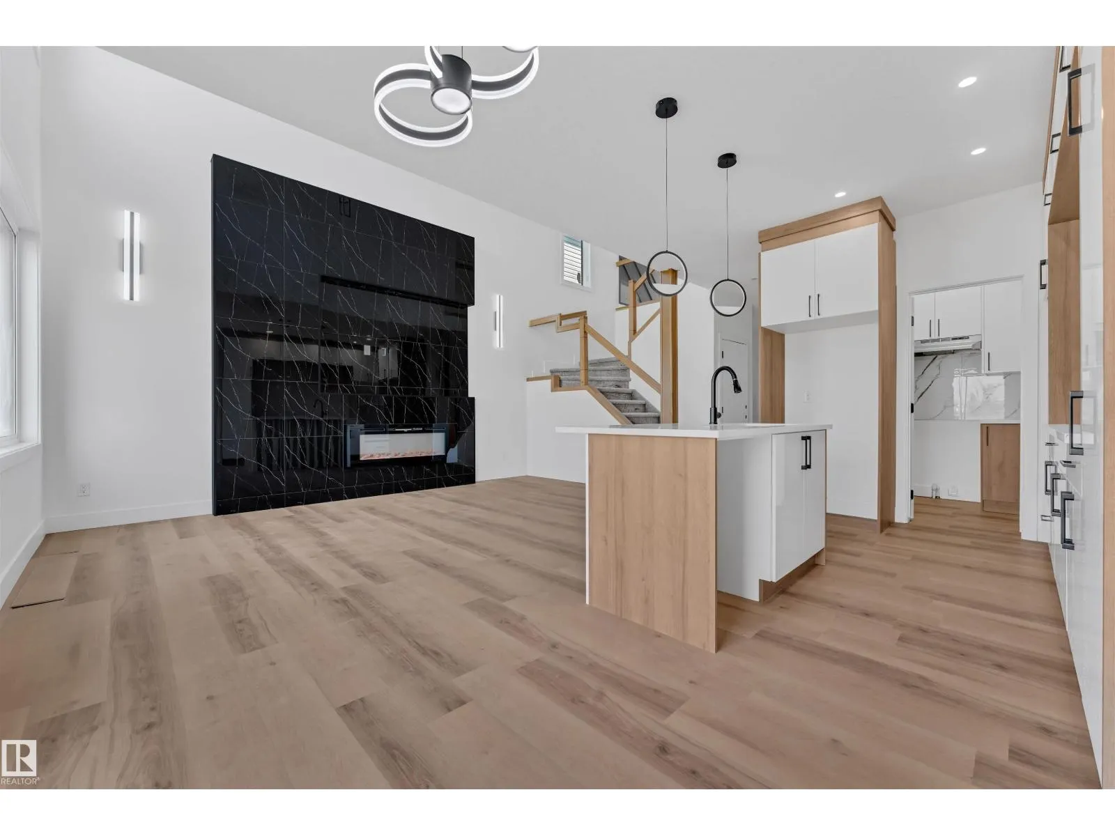 1912 155 AV NW