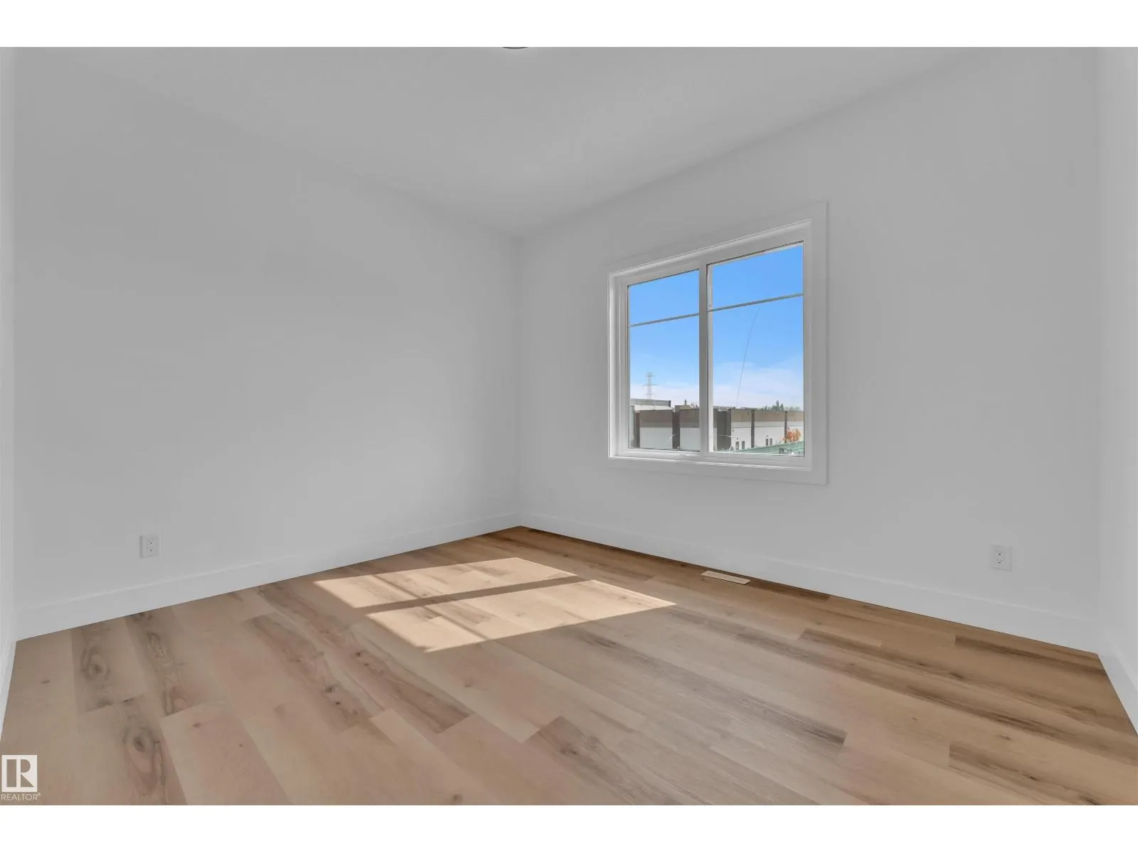 1912 155 AV NW