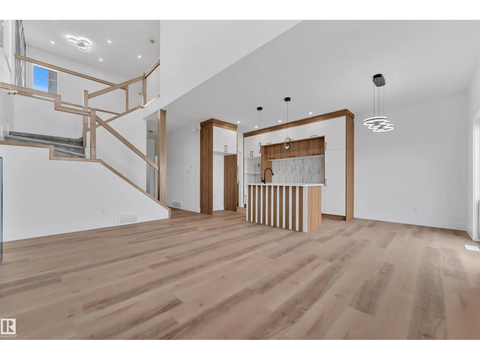 1912 155 AV NW