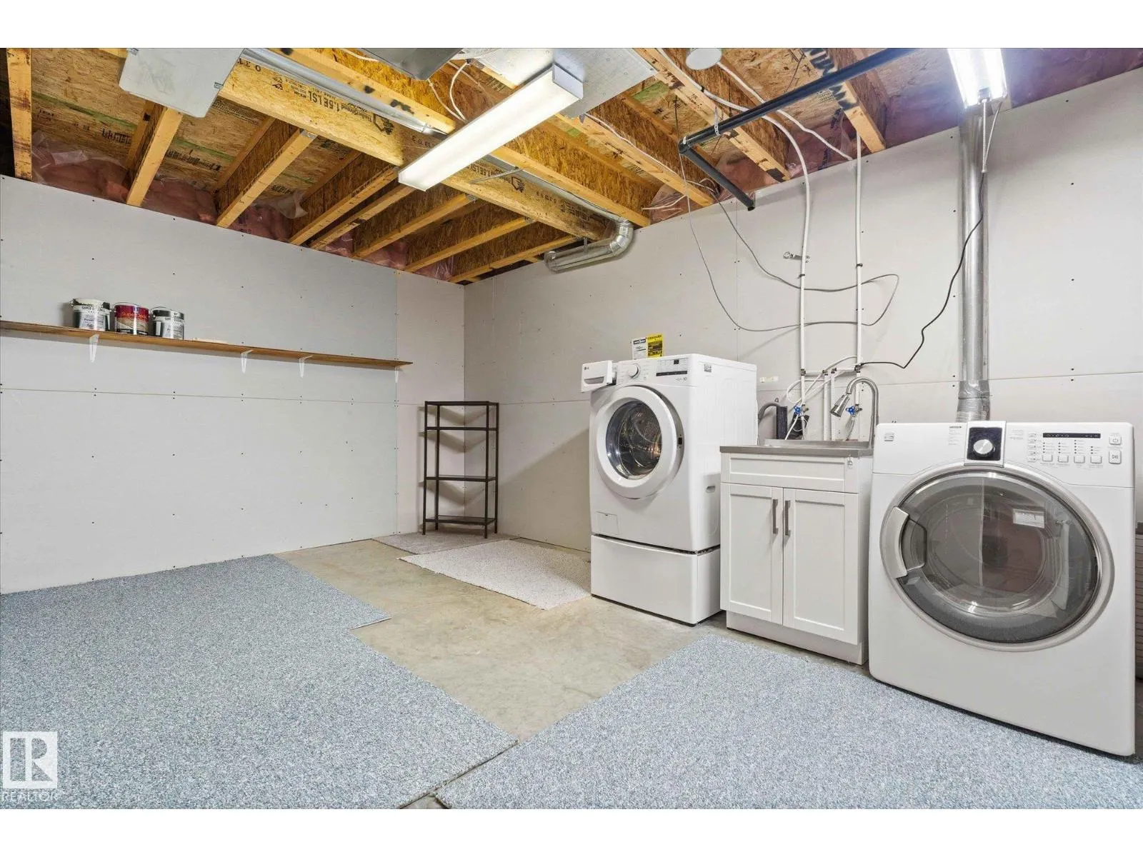 7 EGERLAND PL
