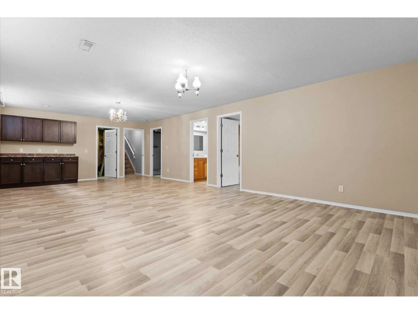 7 EGERLAND PL
