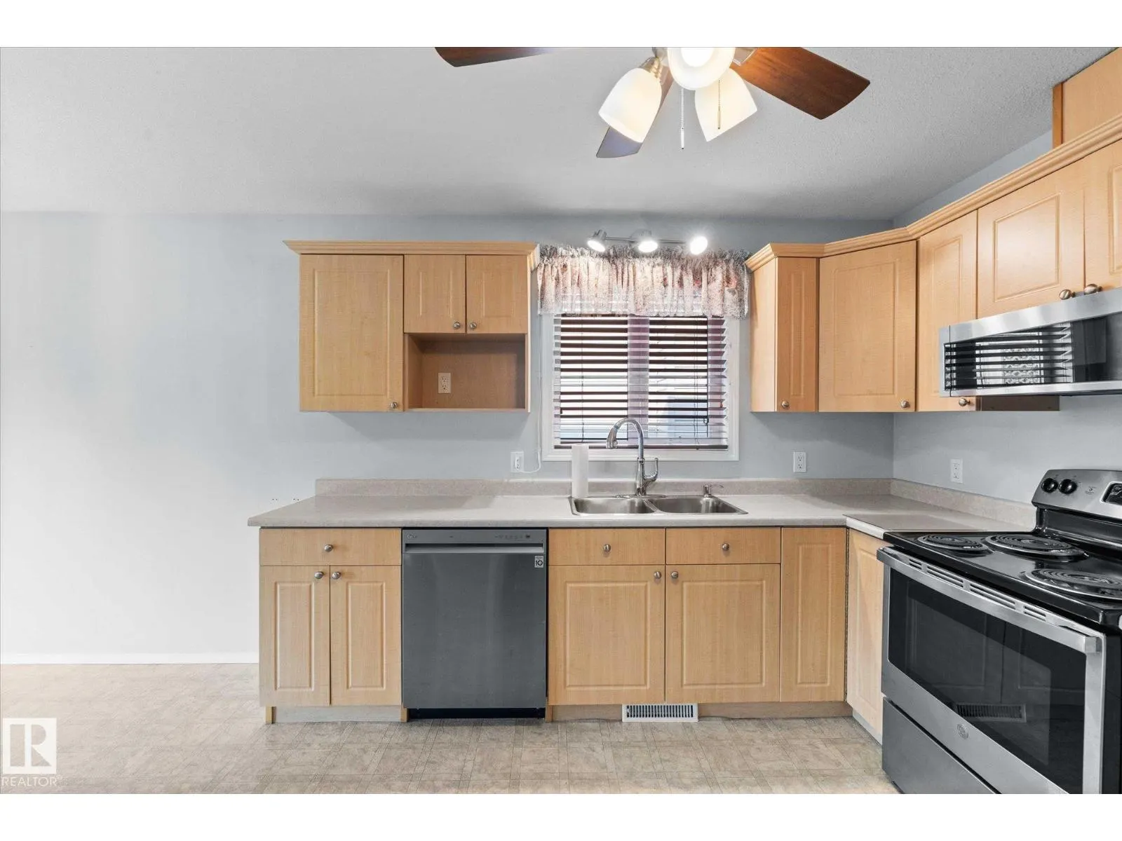 7 EGERLAND PL