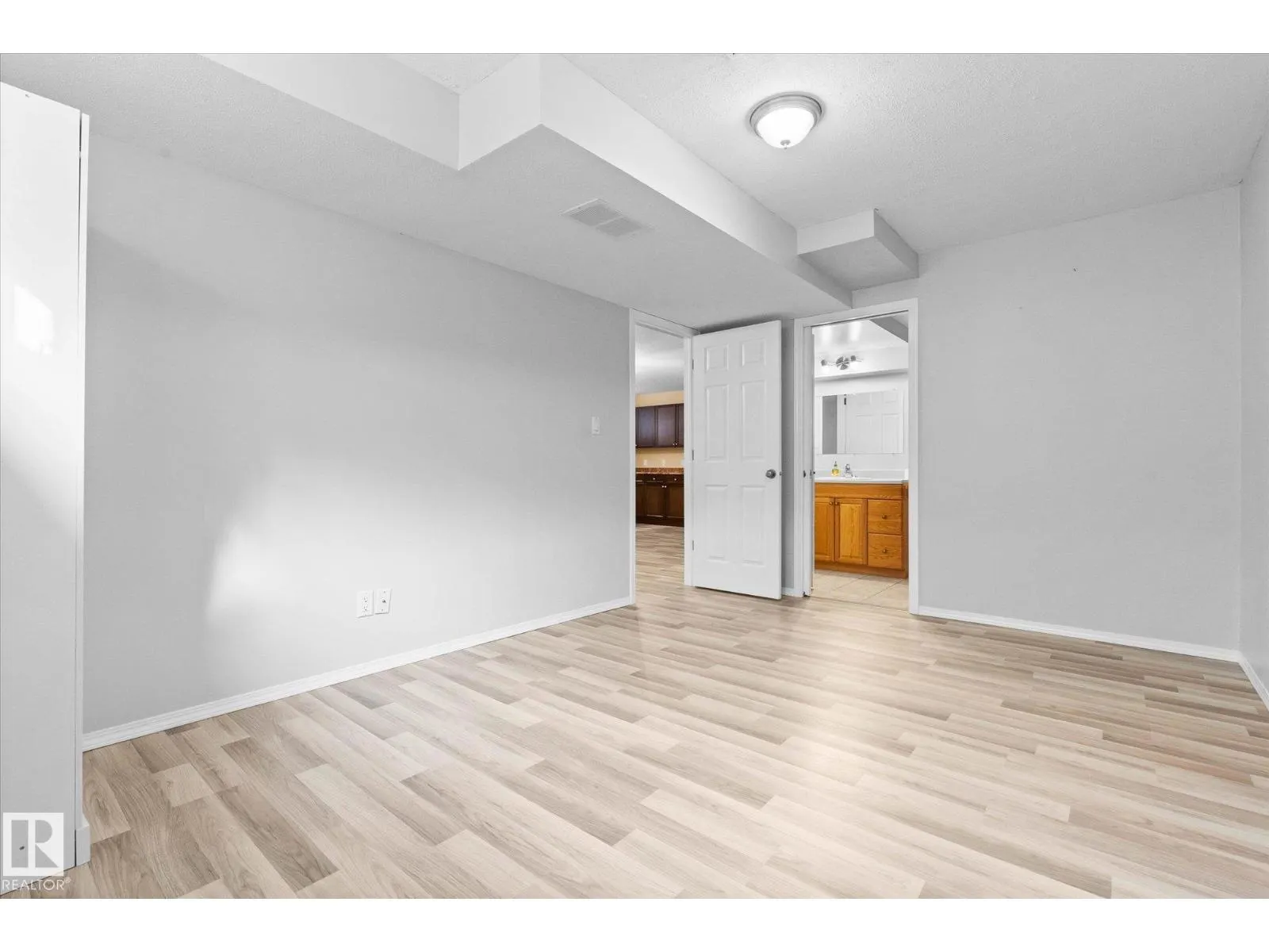 7 EGERLAND PL