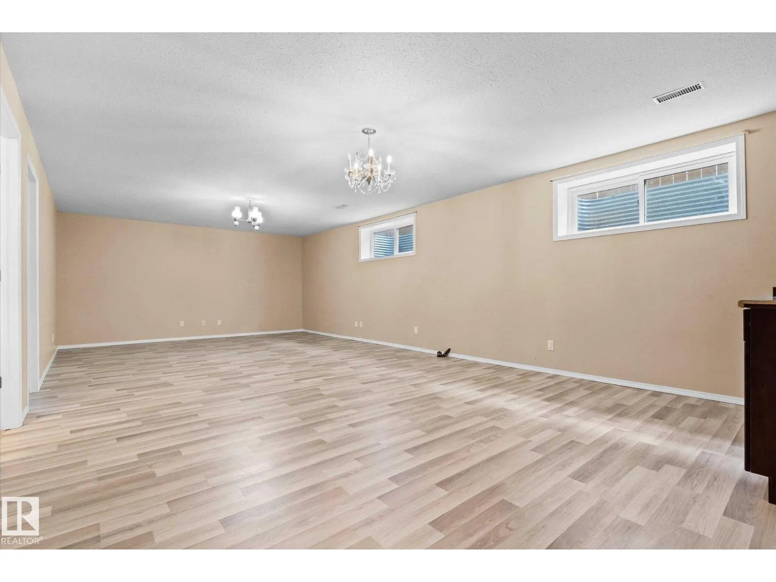 7 EGERLAND PL