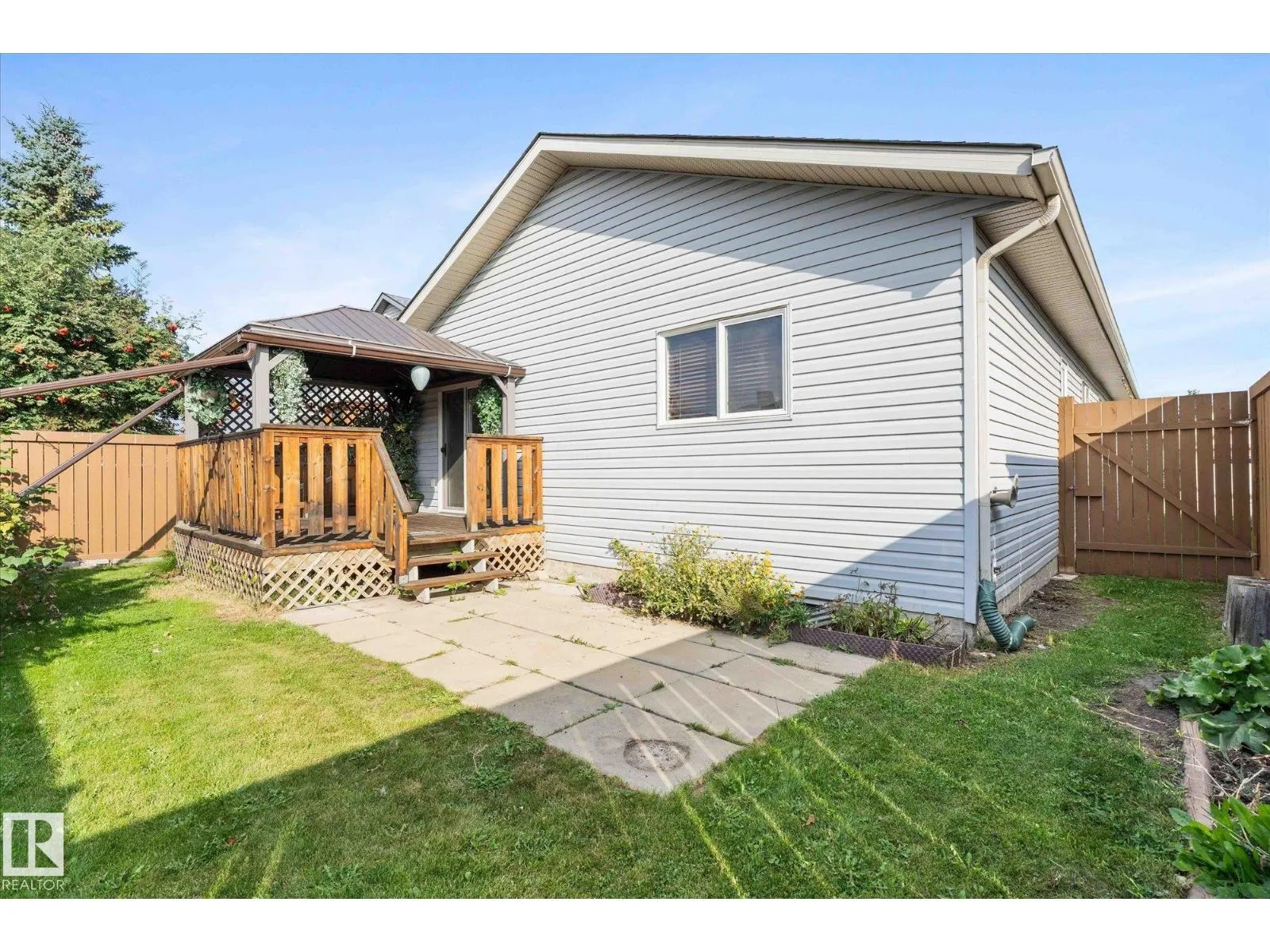 7 EGERLAND PL