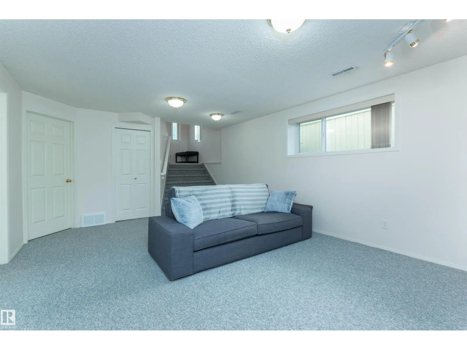 216 RAINBOW CR