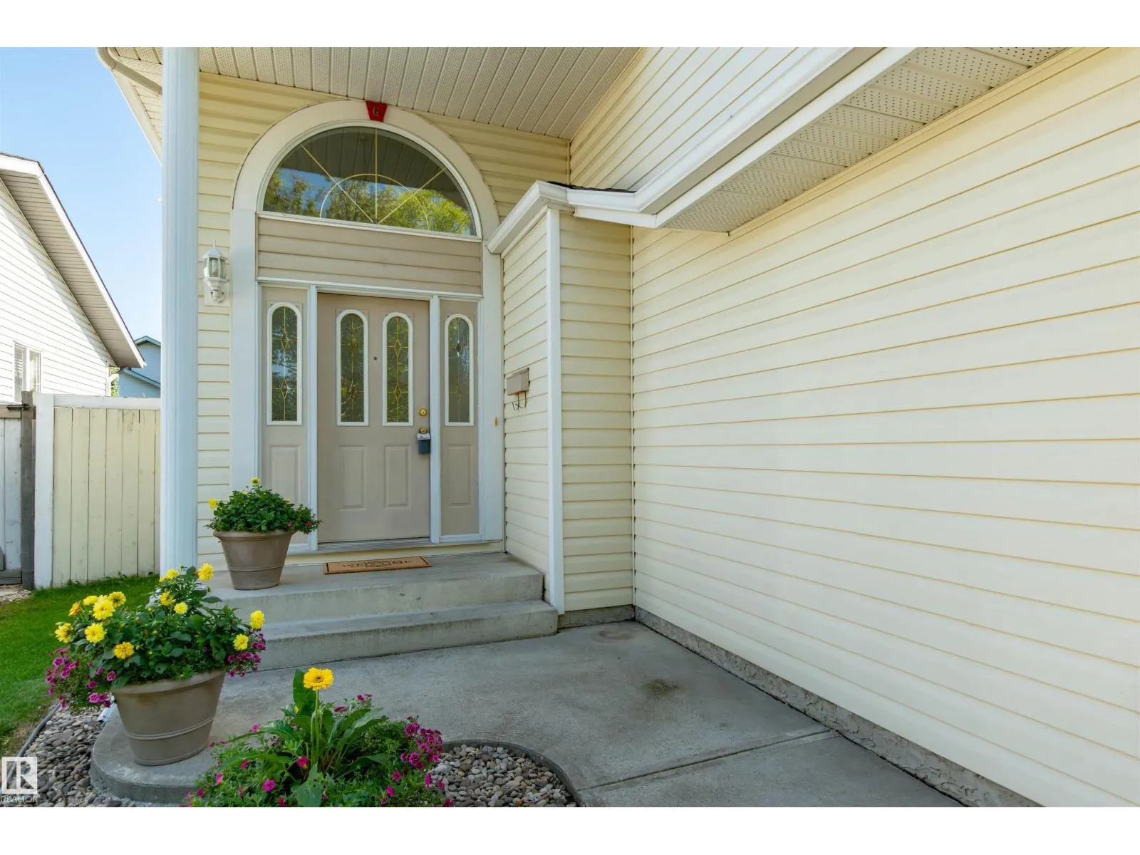 216 RAINBOW CR