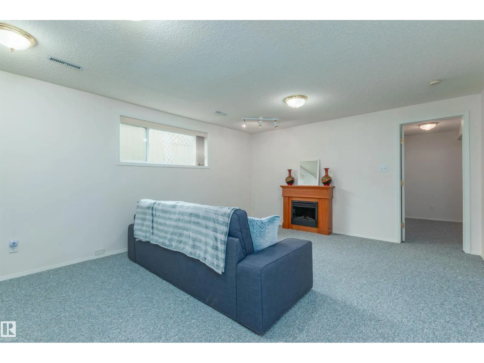 216 RAINBOW CR