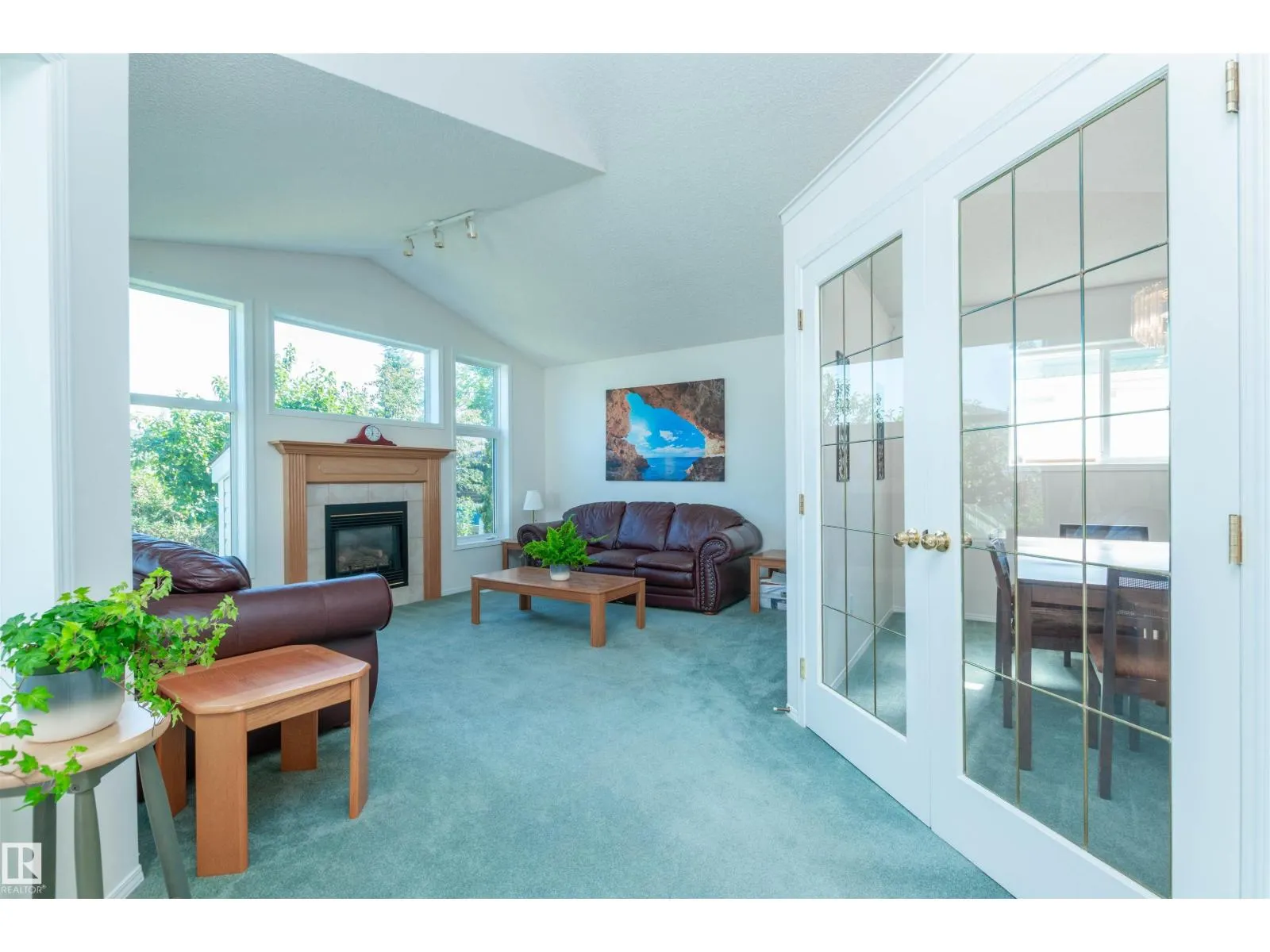 216 RAINBOW CR