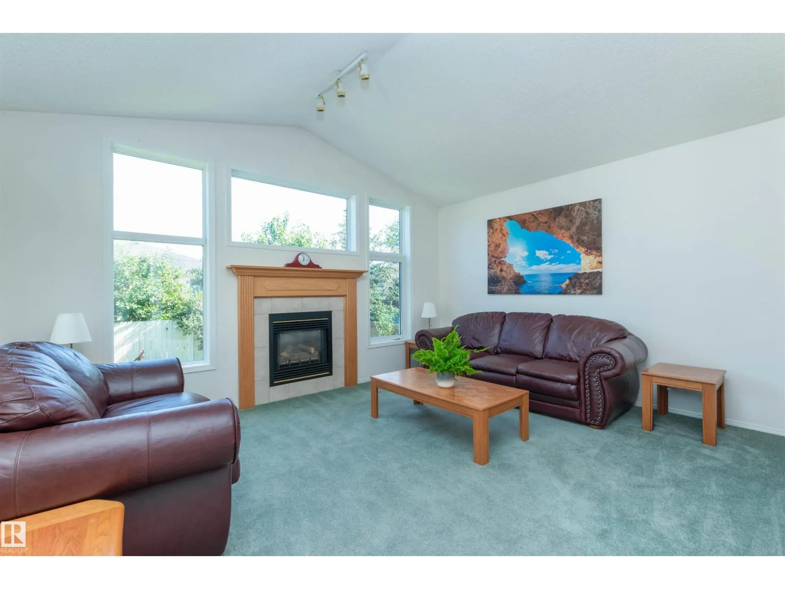 216 RAINBOW CR
