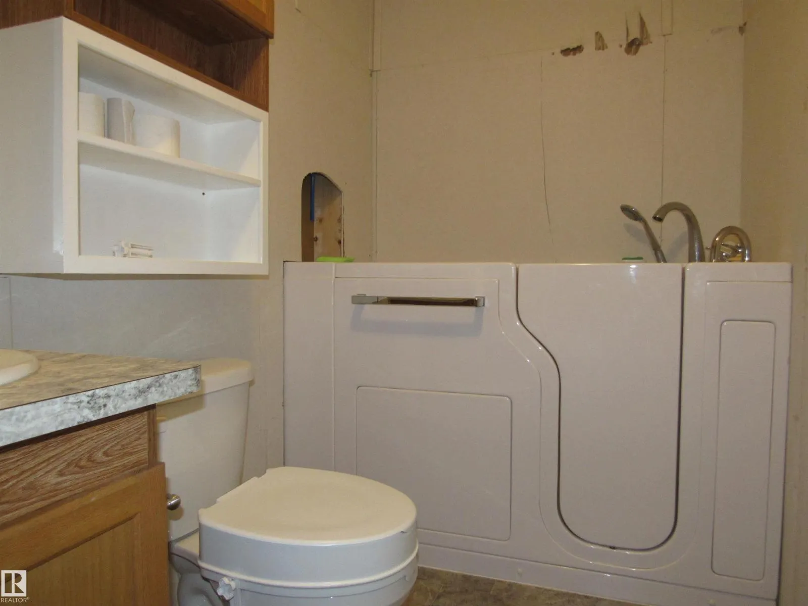 #3A 4515 50 Ave