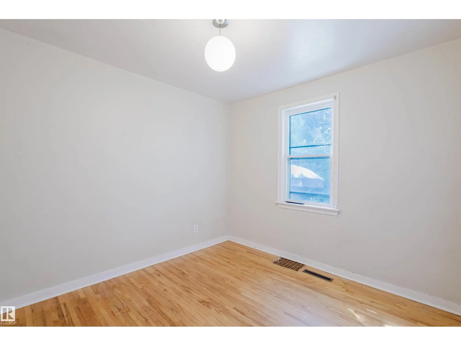 7230 112 ST NW