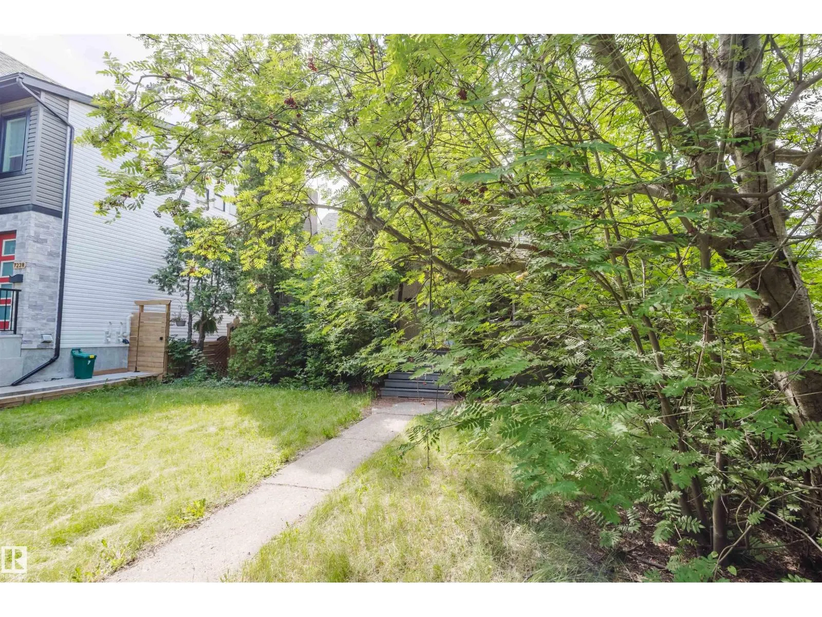 7230 112 ST NW