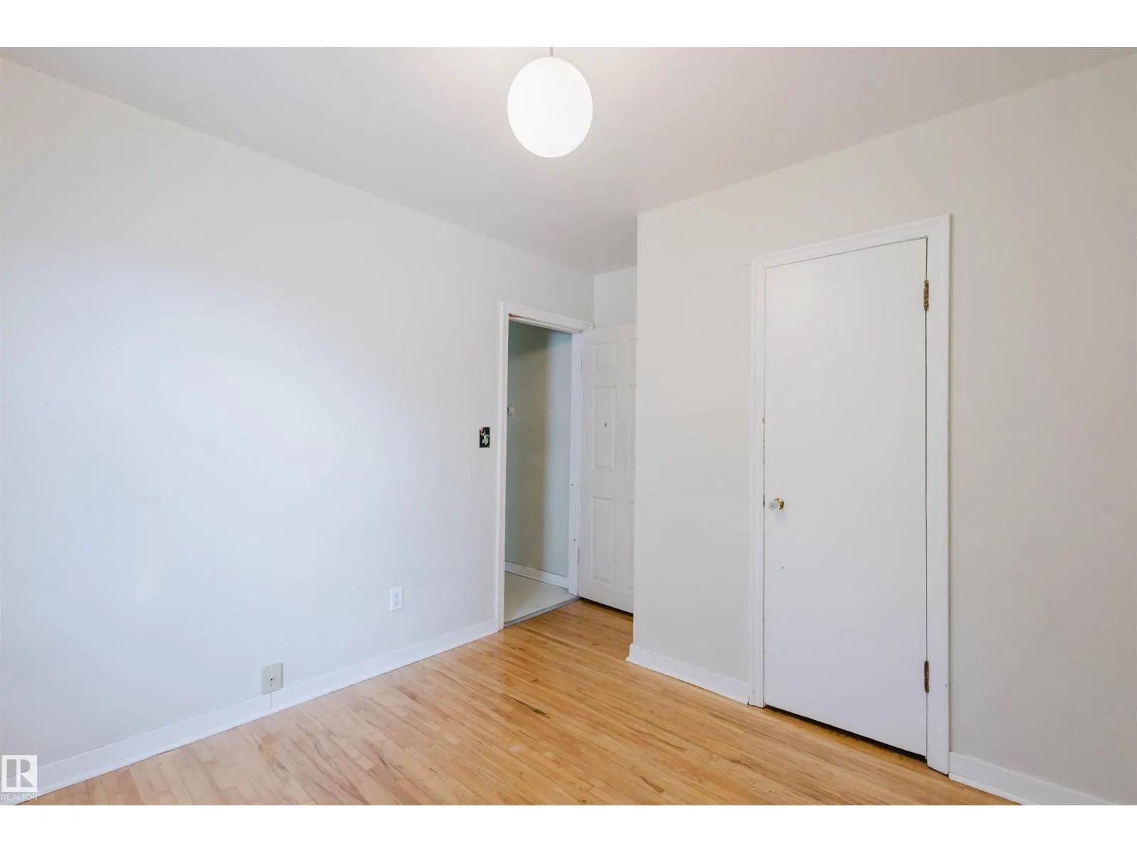 7230 112 ST NW